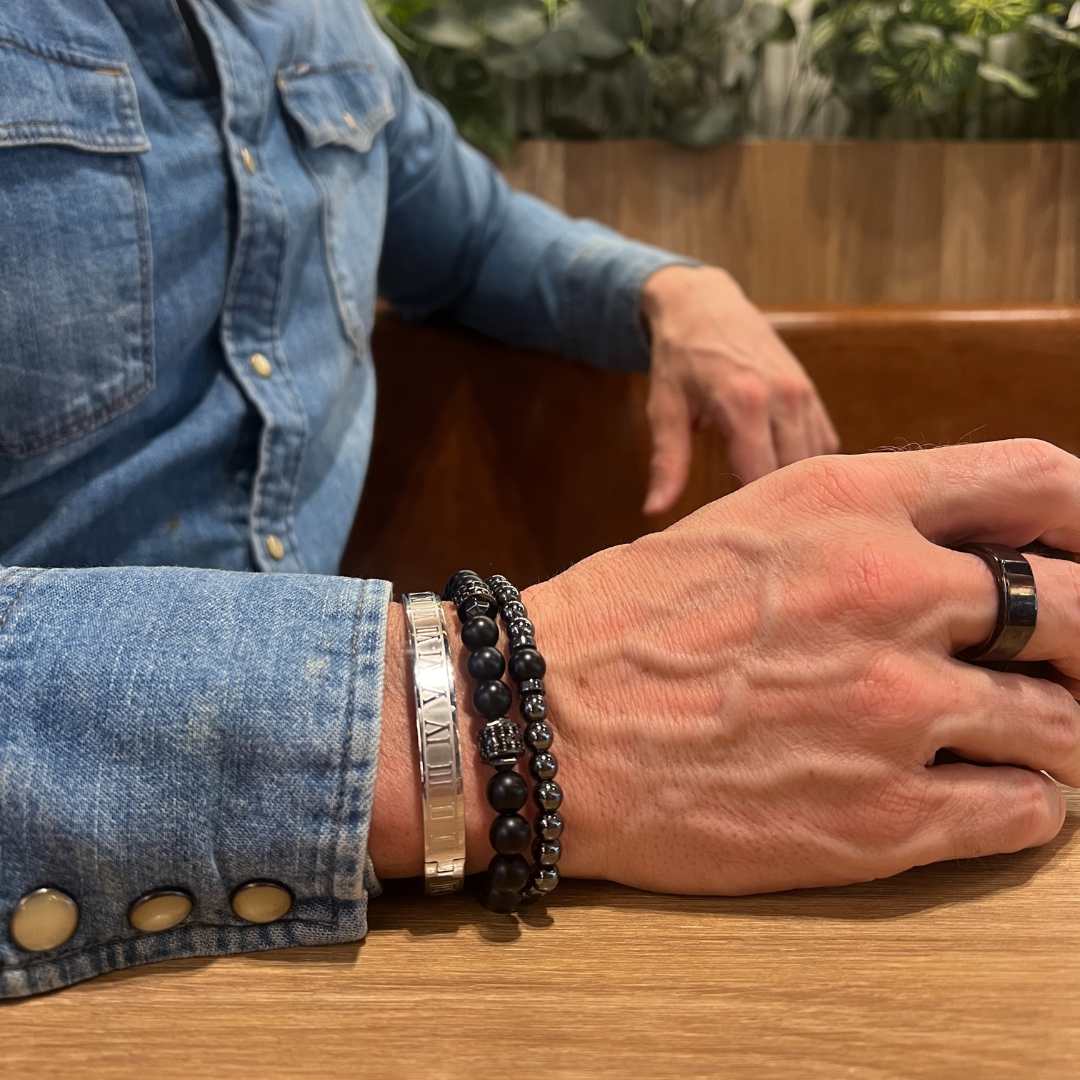 TIMELESS TITAN BANGLE