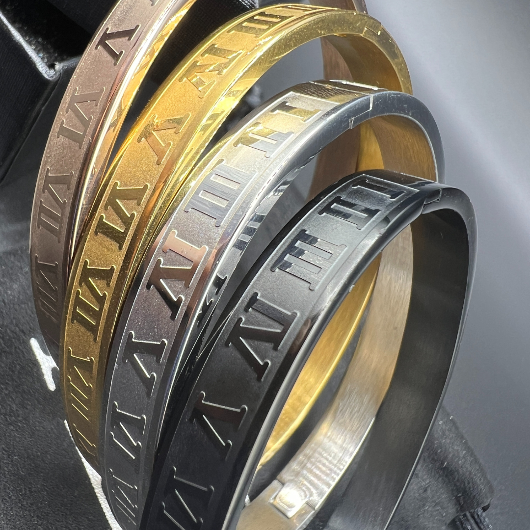 TIMELESS TITAN BANGLE