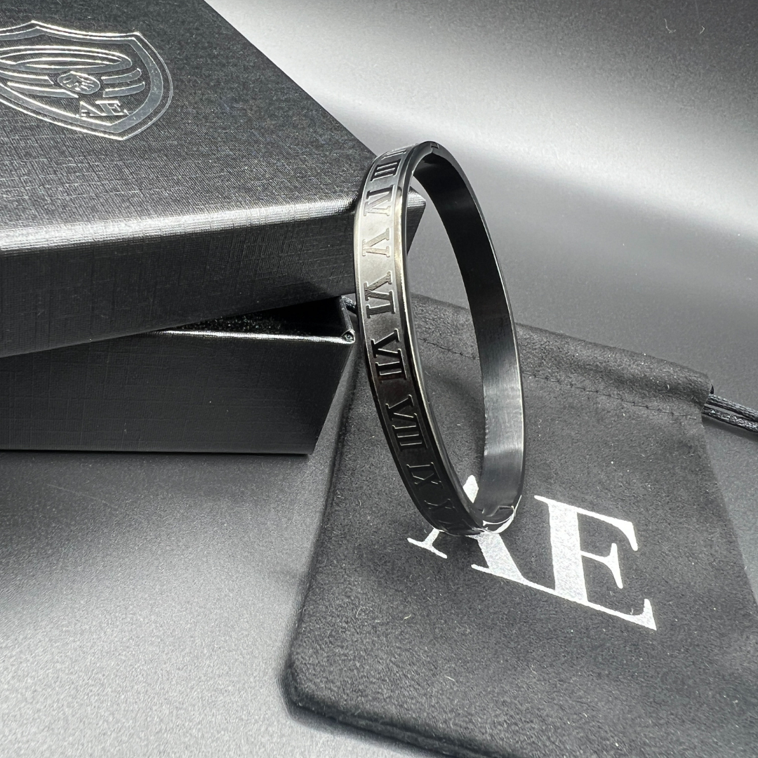 TIMELESS TITAN BANGLE