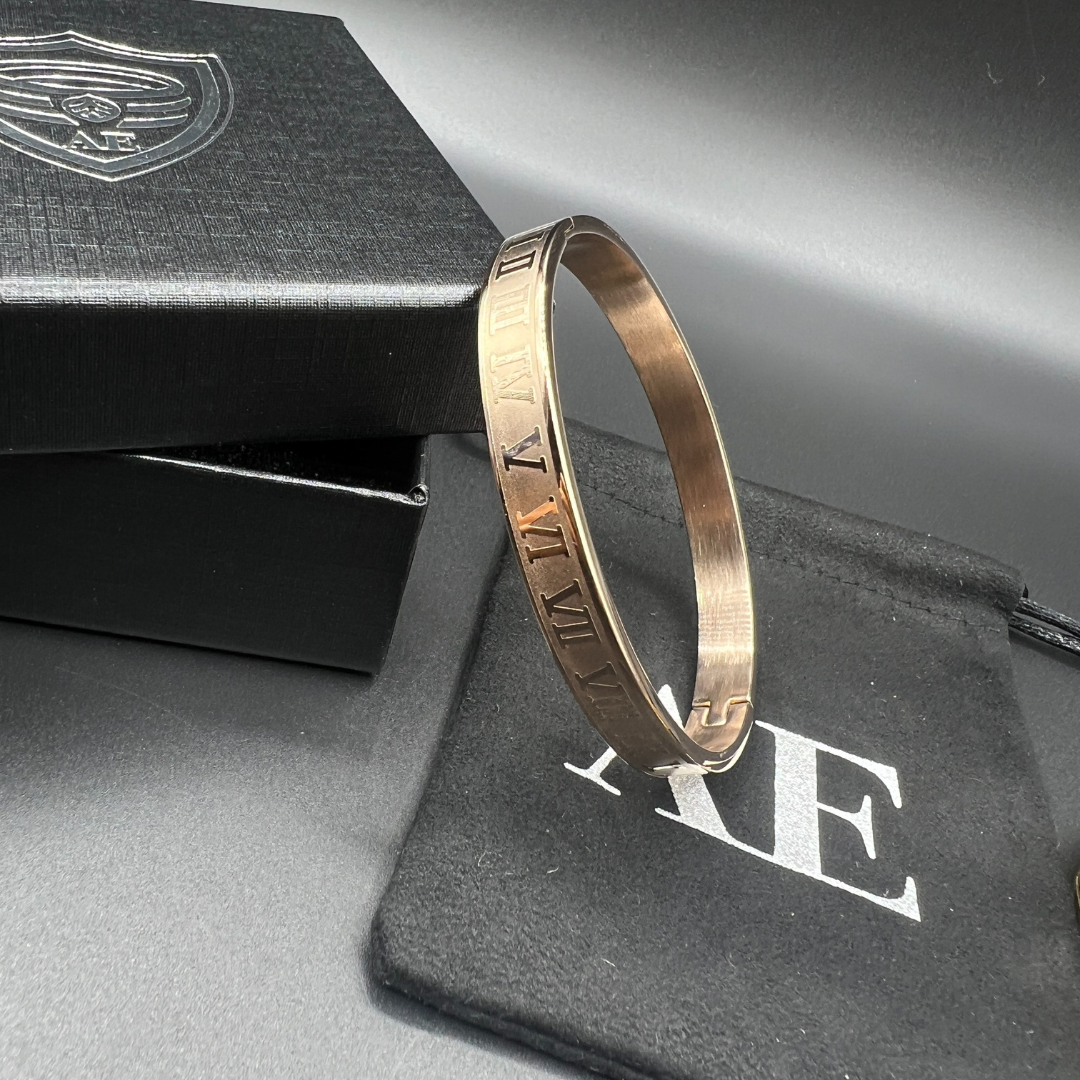 TIMELESS TITAN BANGLE