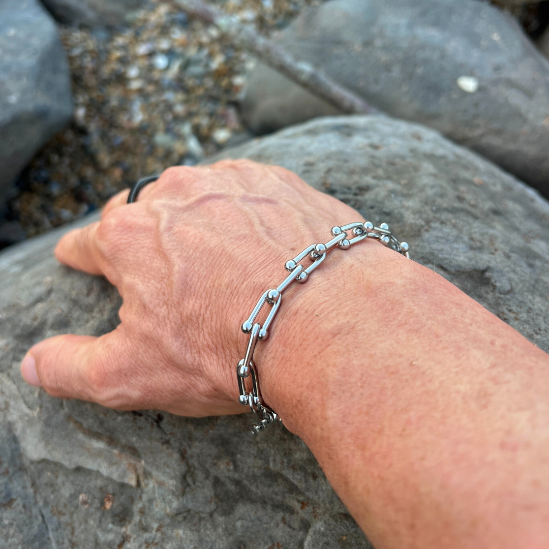 ARMOURED SHACKLE