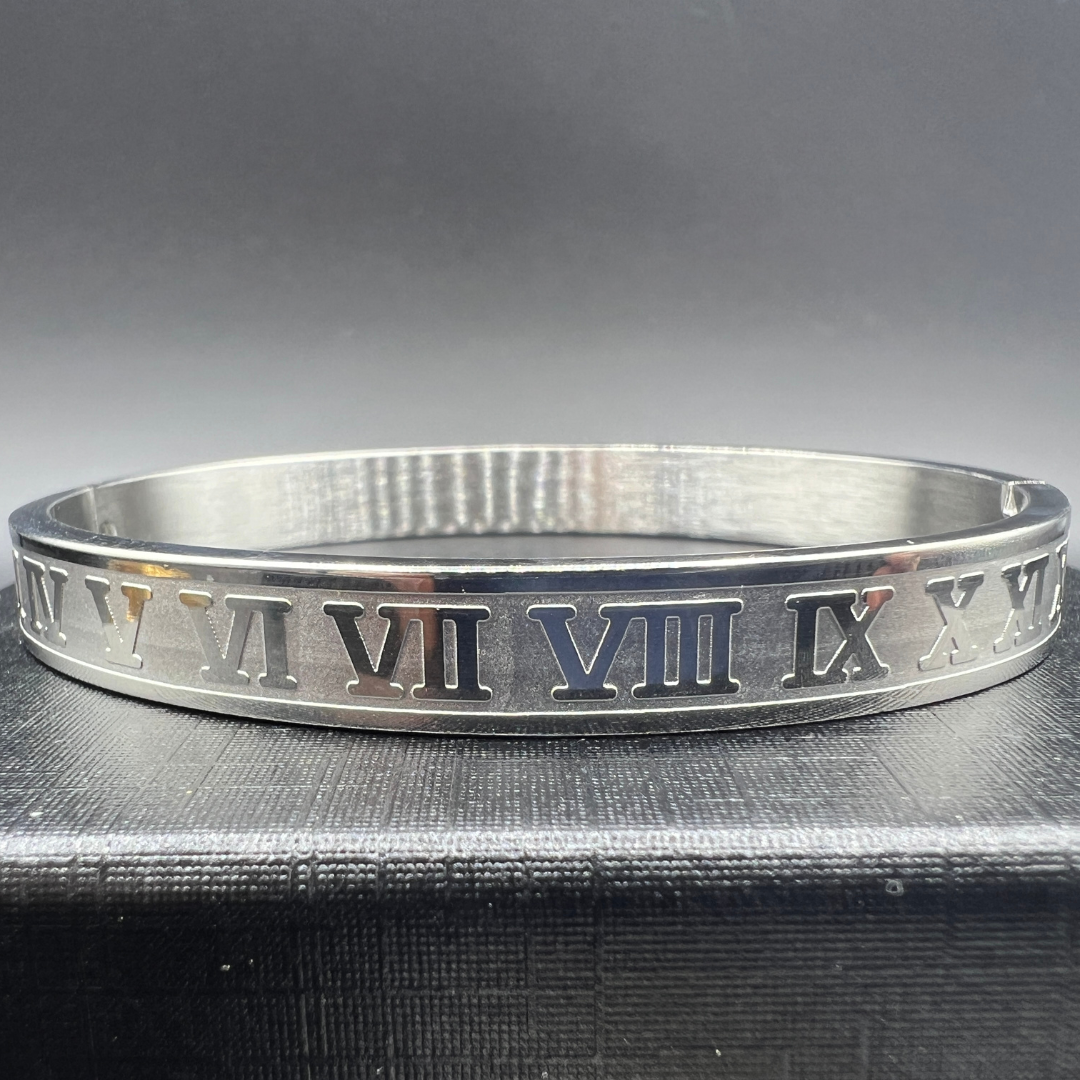 TIMELESS TITAN BANGLE