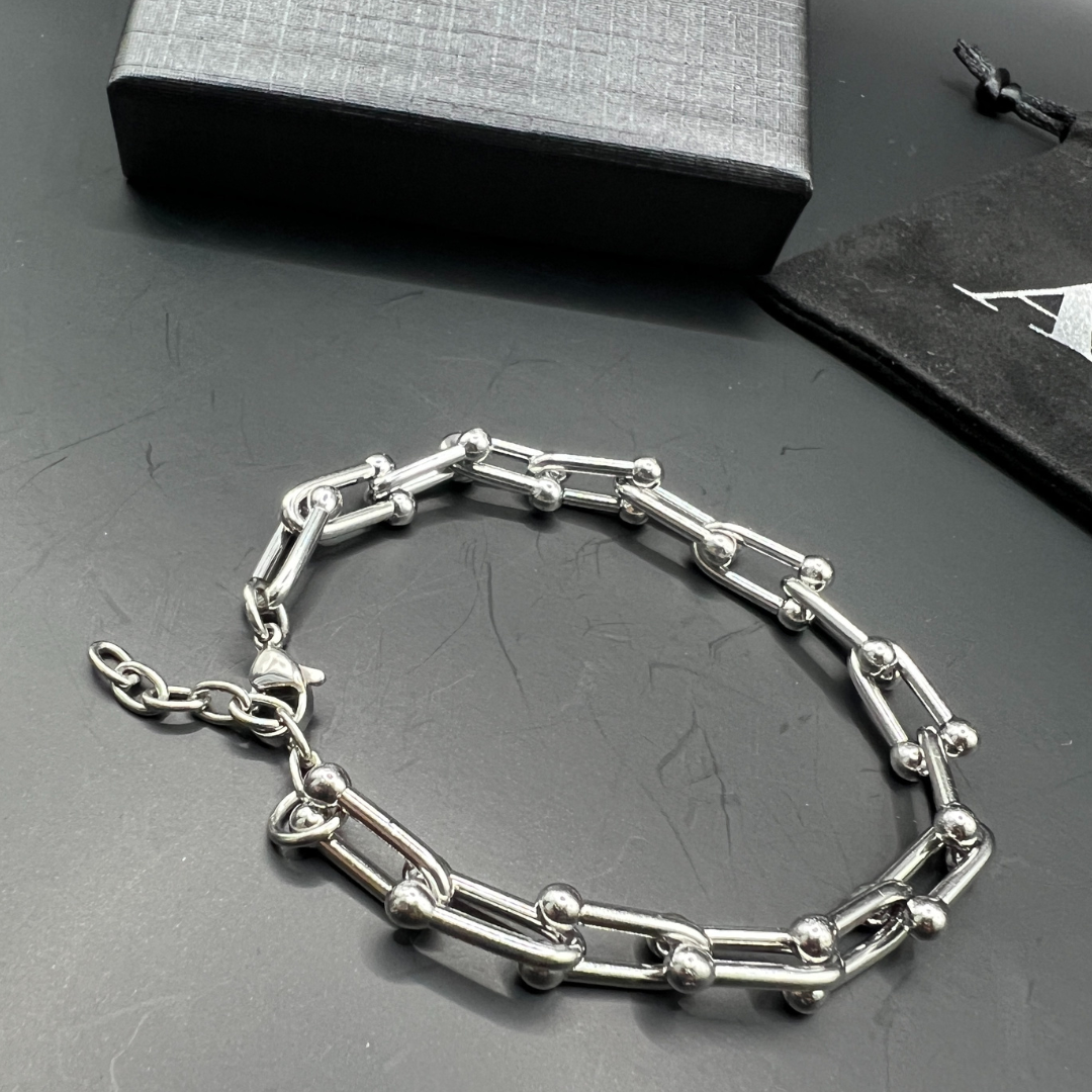 ARMOURED SHACKLE