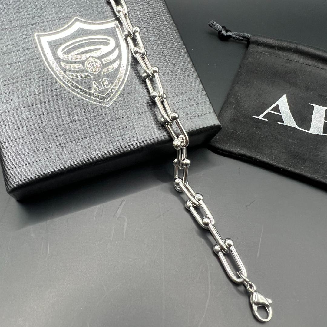 ARMOURED SHACKLE